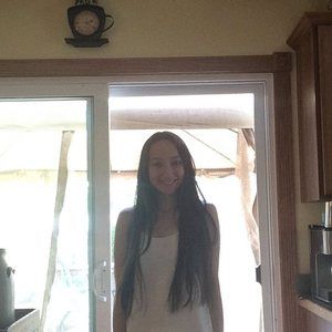 Meet your Posher, Caitlin